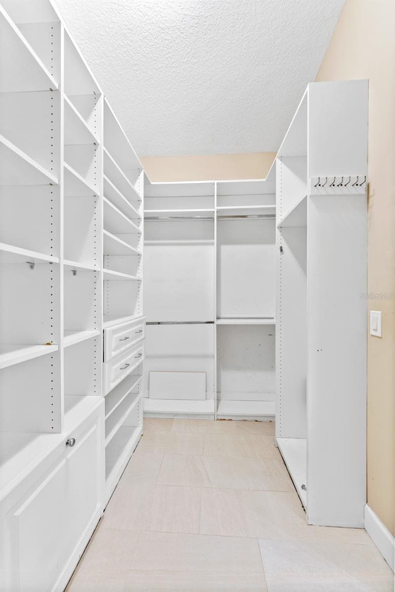 Master walk in closet - 4287 TREMBLAY WAY, PALM HARBOR