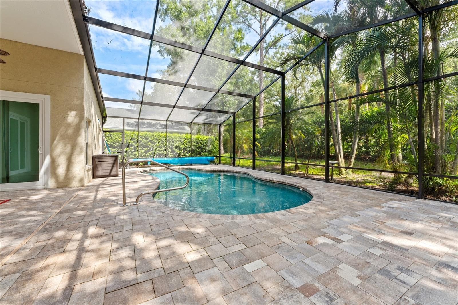 added luxury new cage and pavers the selling spot! - 4287 TREMBLAY WAY, PALM HARBOR