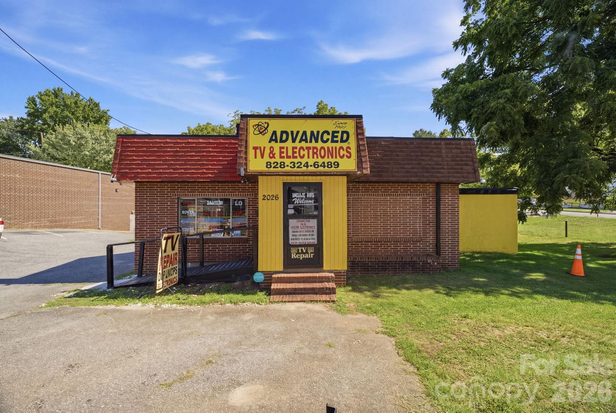 Free Standing Store at 2026 12th Avenue NE, Hickory, photo 2 of 28