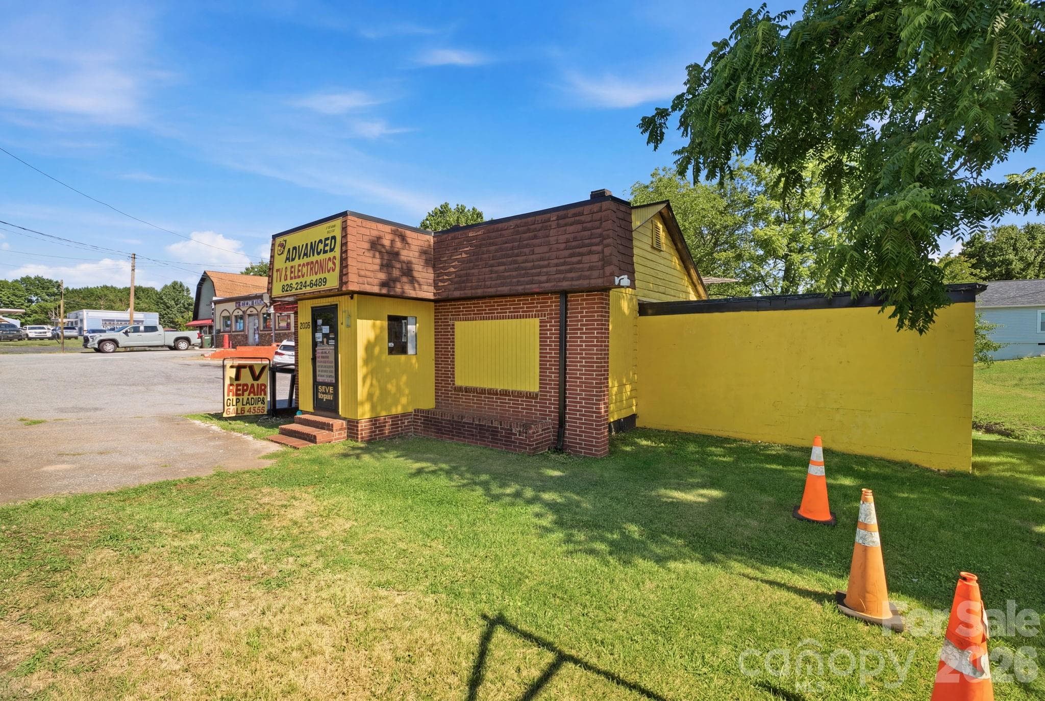Free Standing Store at 2026 12th Avenue NE, Hickory, photo 4 of 28