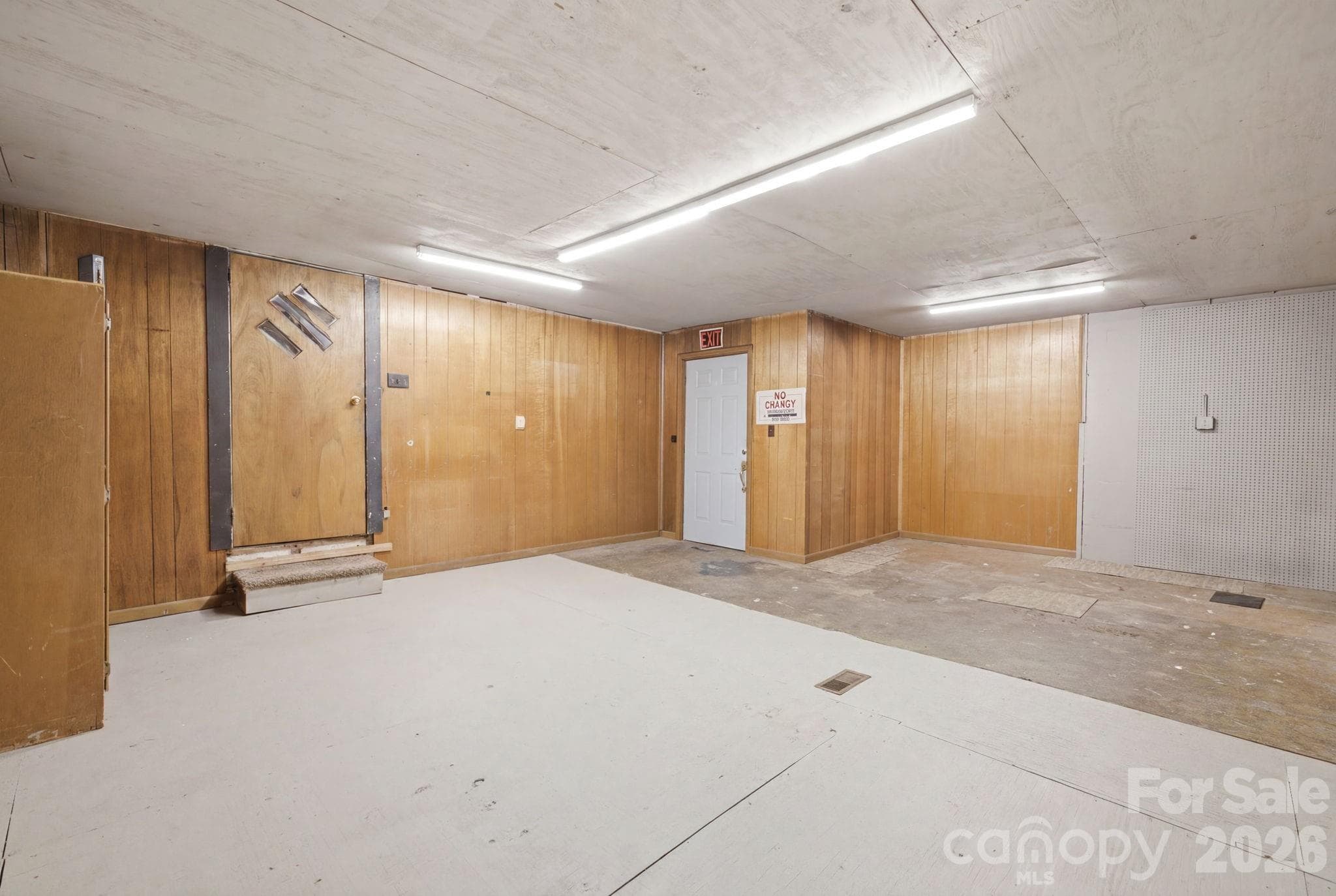 Free Standing Store at 2026 12th Avenue NE, Hickory, photo 19 of 28
