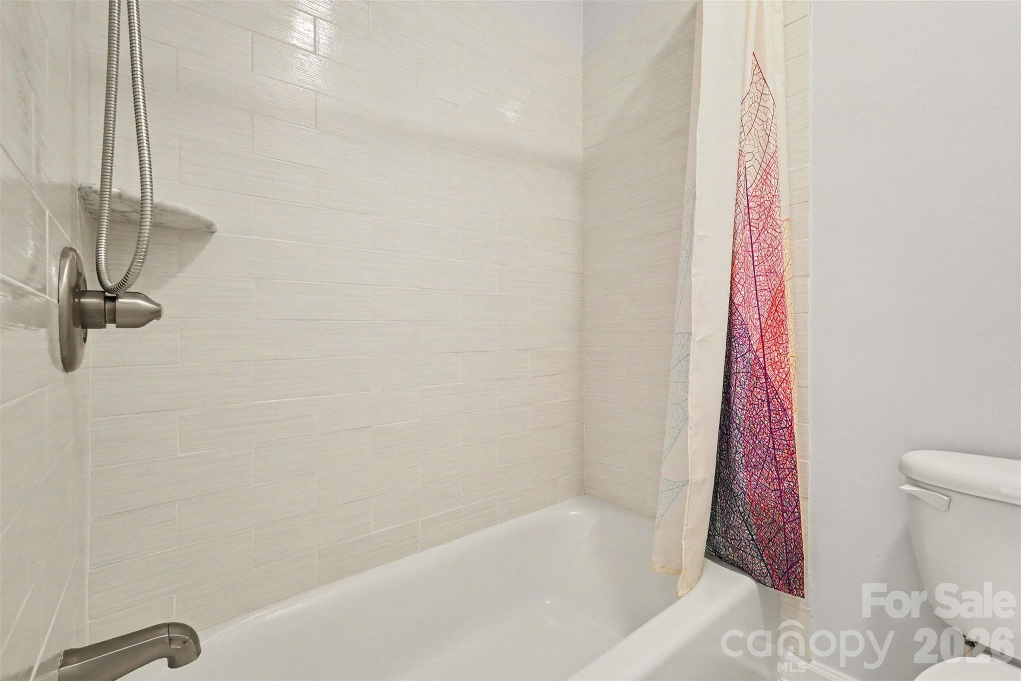secondary bathroom - 2400 River Oaks Drive, Waxhaw