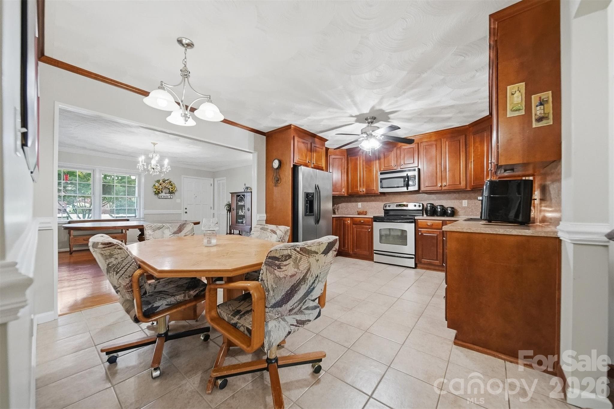 Single Family Residence at 3210 W Calvin Street, Claremont, photo 12 of 48