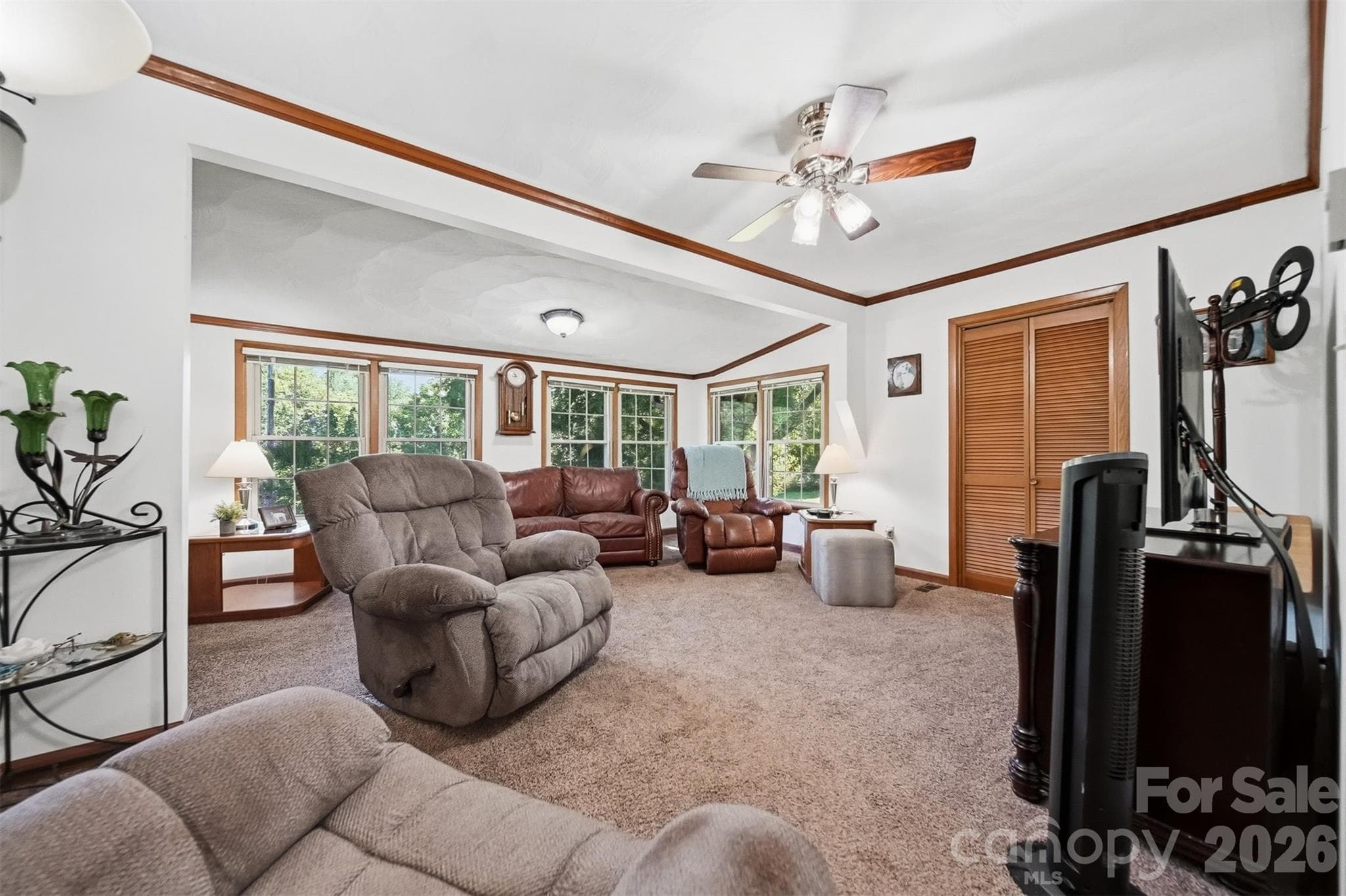 Single Family Residence at 3210 W Calvin Street, Claremont, photo 13 of 48