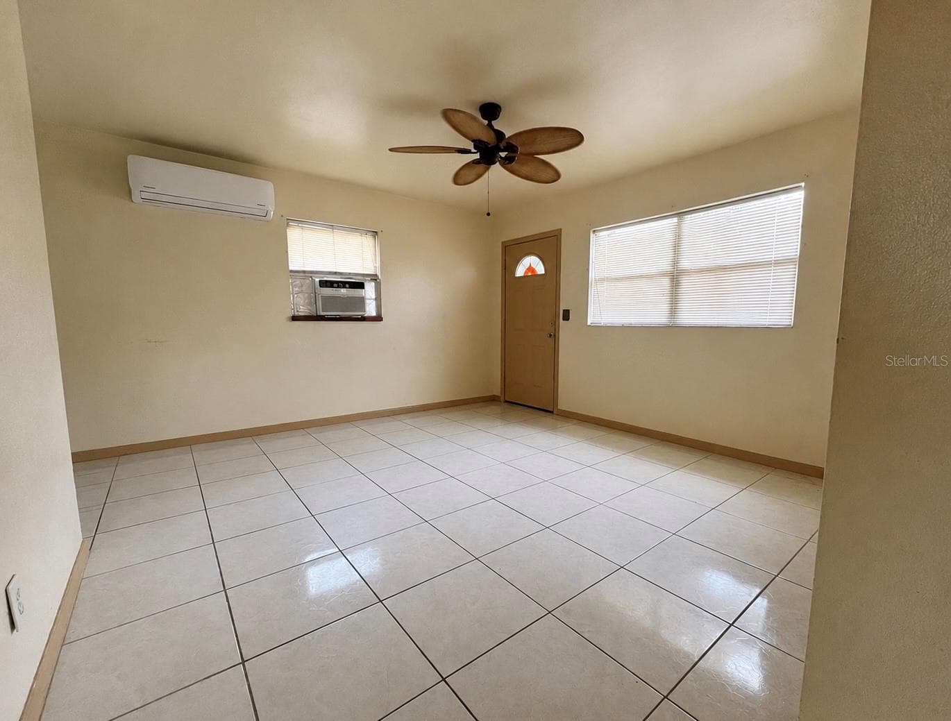 Unit A living room. - 8604 N BRANCH AVE, TAMPA