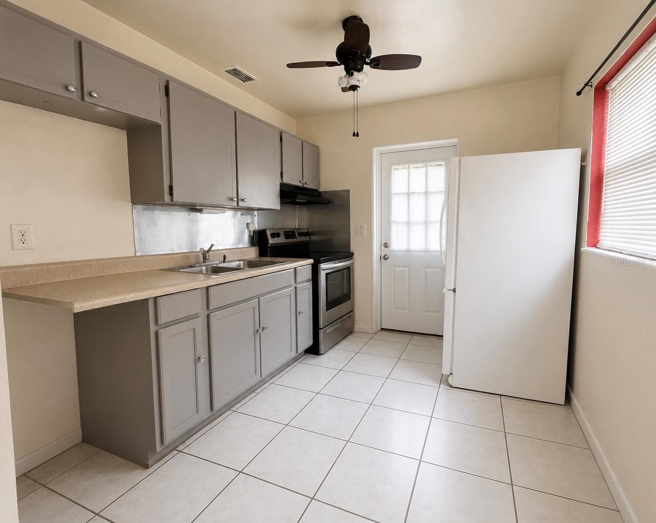 Unit A kitchen - 8604 N BRANCH AVE, TAMPA