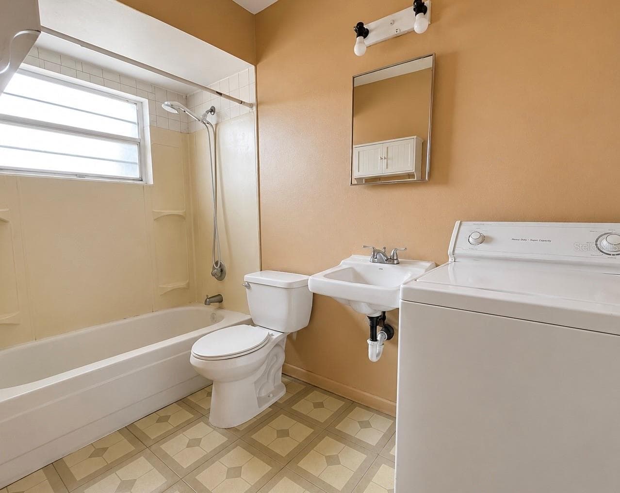 Unit A bathroom - 8604 N BRANCH AVE, TAMPA