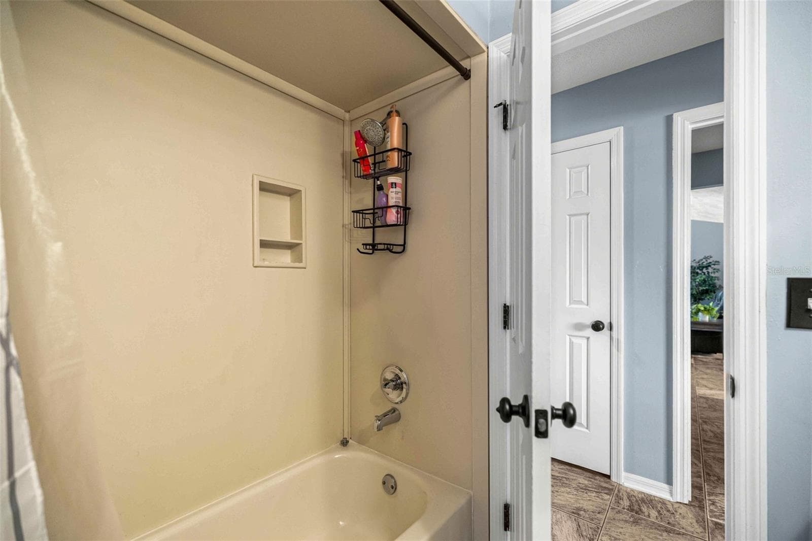 2nd bath shower - 2611 SE 27 ST, OCALA