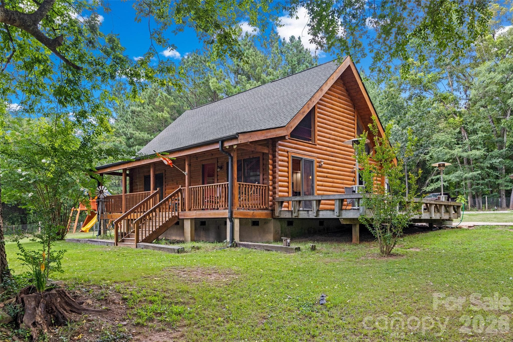 Covered Front Porch - 3448 Center Road, Chester