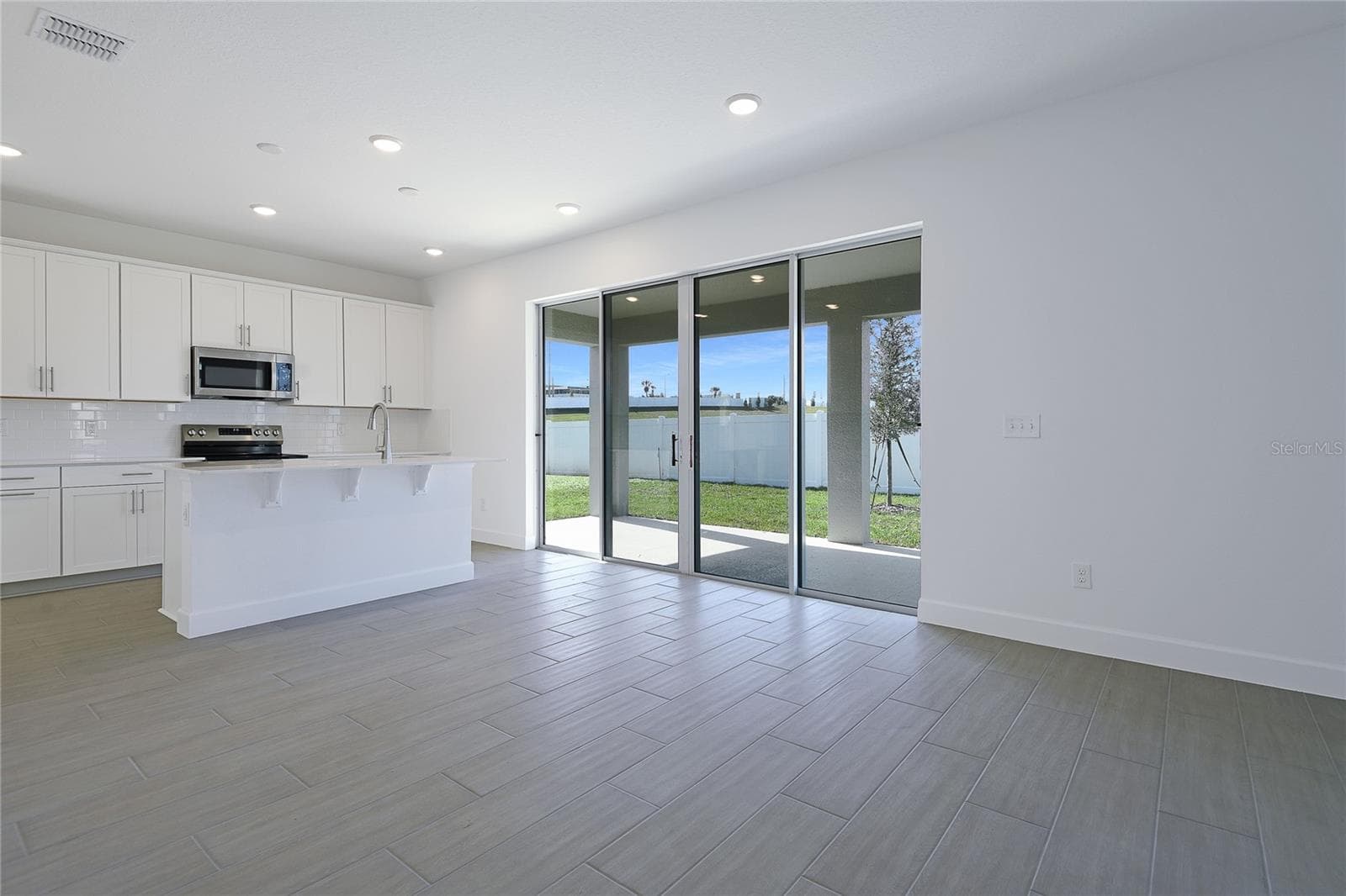 Single Family Residence at 161 WATERSTONE LOOP, TAVARES, photo 12 of 22
