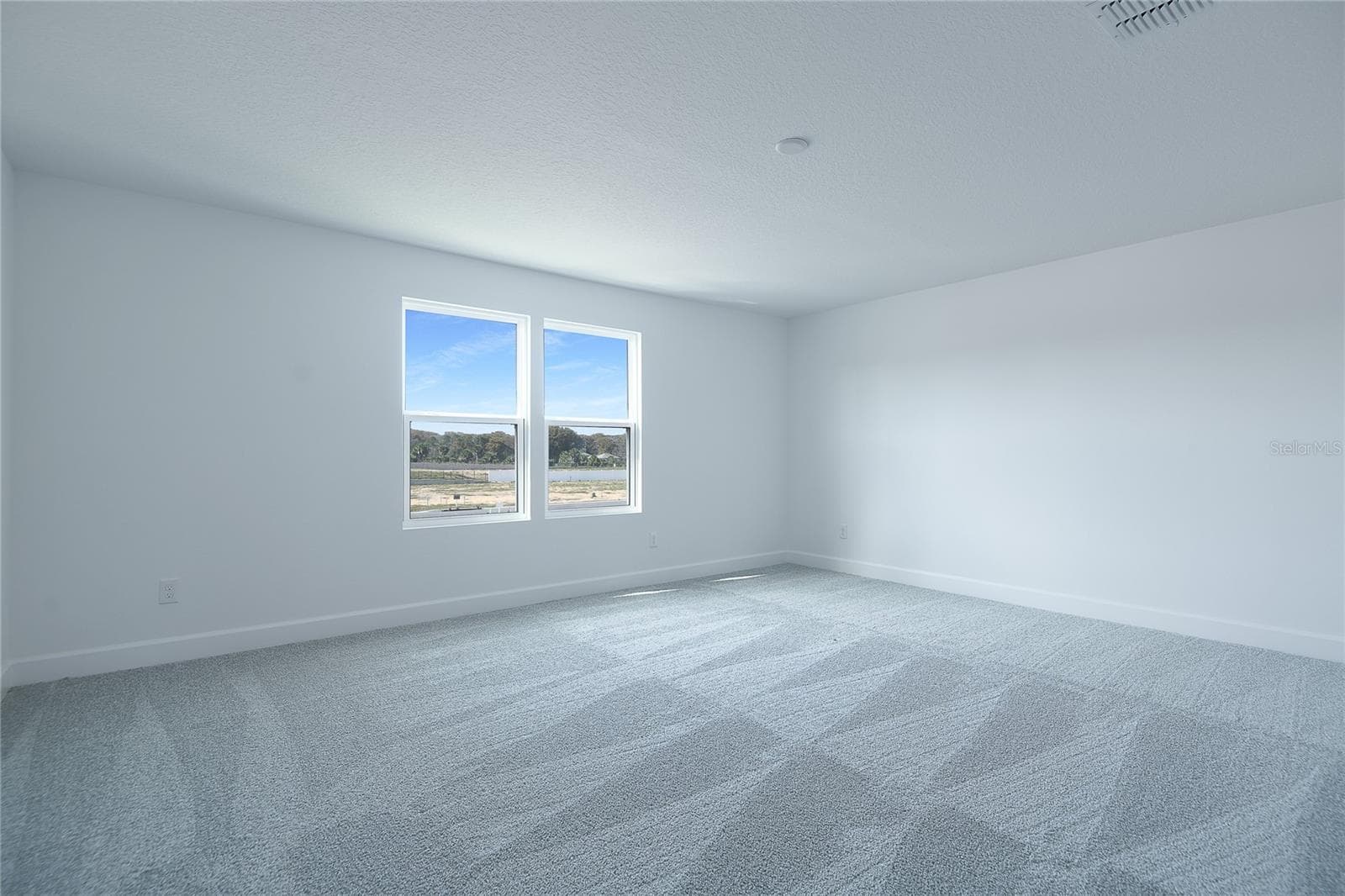 Single Family Residence at 161 WATERSTONE LOOP, TAVARES, photo 13 of 22