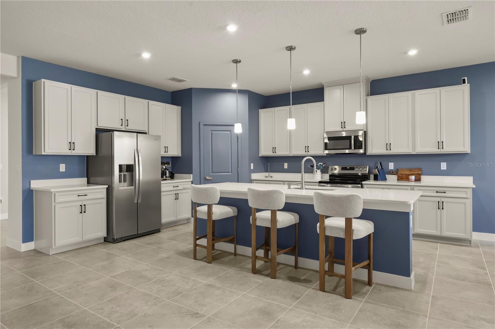 Single Family Residence at 1714 UPLAND LN, WINTER HAVEN, photo 2 of 40