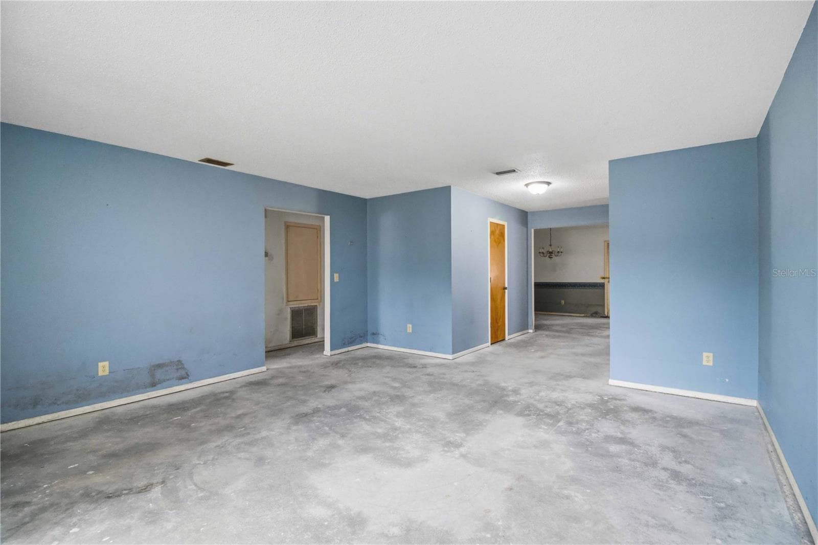 Front living room - 306 PALM AVE, ANNA MARIA