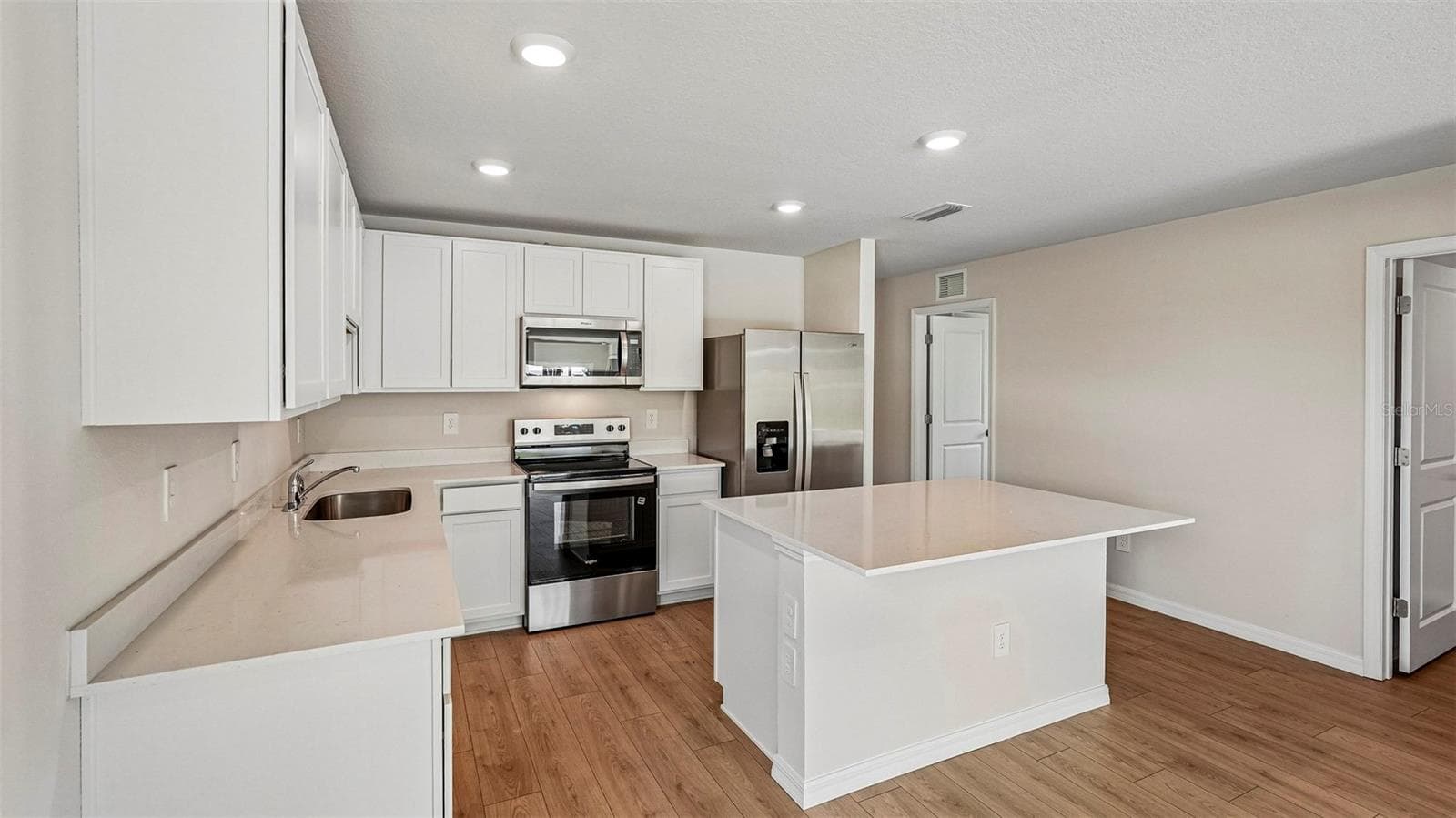 Single Family Residence at 10420 CURVING CREEK LOOP, PARRISH, photo 4 of 38