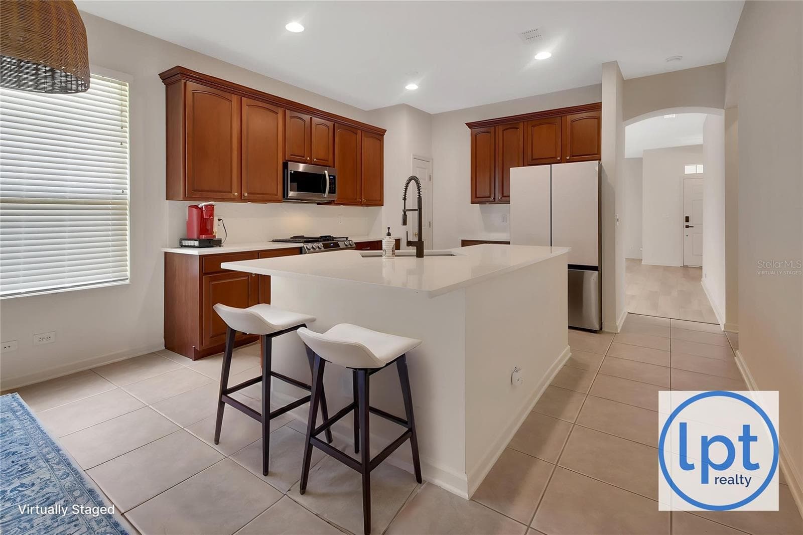 Virtually Staged adding stools to kitchen island - 525 HERON POINT WAY, DELAND