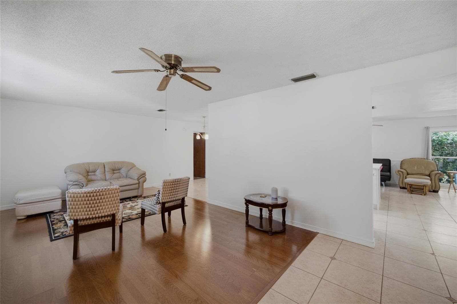 Single Family Residence at 13510 CAPITOL DR, TAMPA, photo 6 of 31