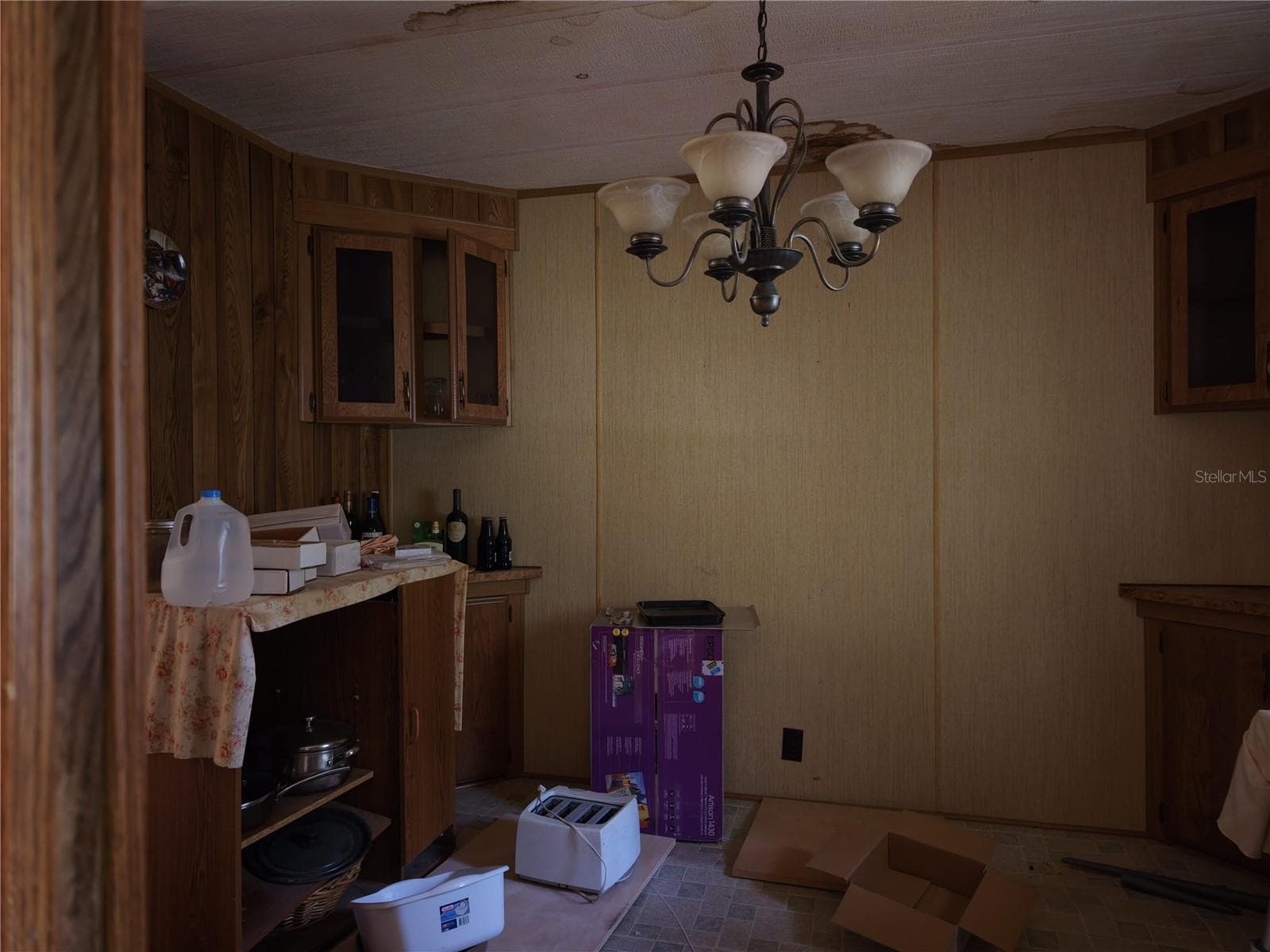 Manufactured Home at 18440 AMITYVILLE DR, ORLANDO, photo 9 of 16
