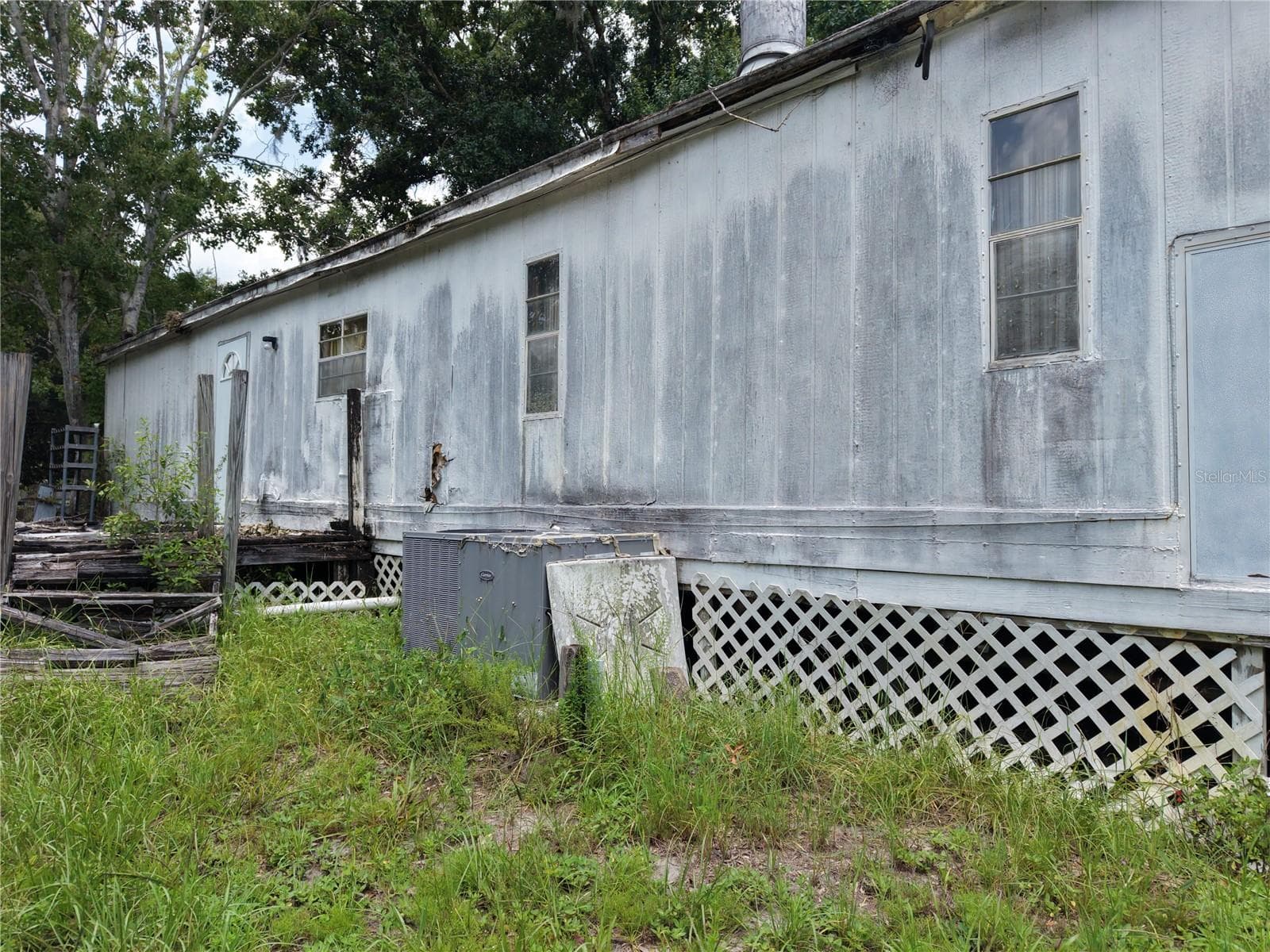 Manufactured Home at 18440 AMITYVILLE DR, ORLANDO, photo 15 of 16
