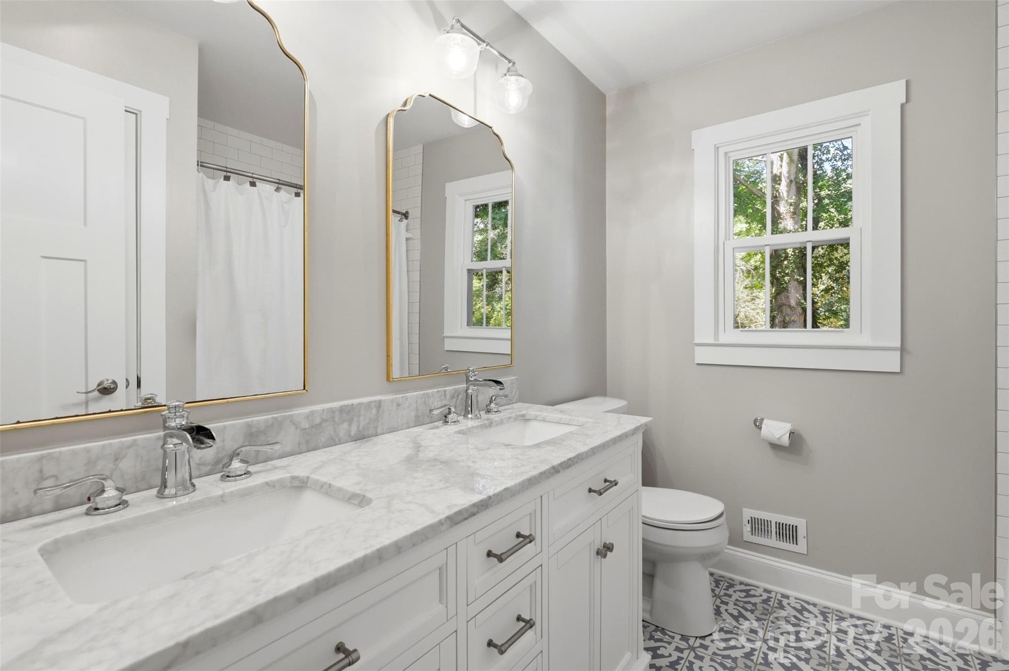 Single Family Residence at 8115 Knollbrook Drive, Charlotte, photo 23 of 46