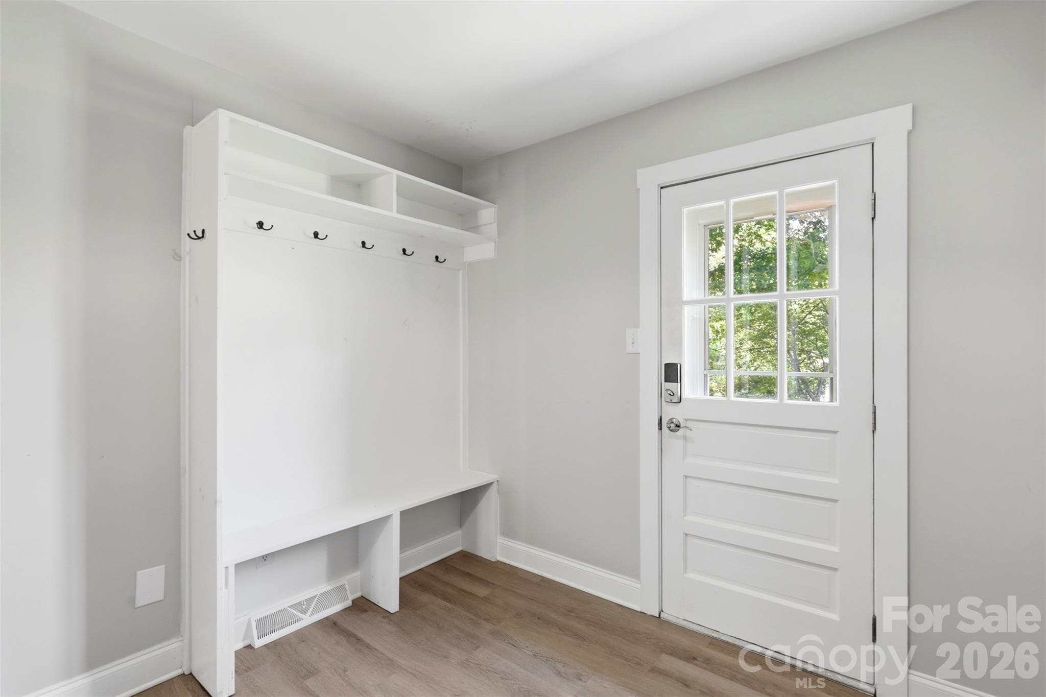 Single Family Residence at 8115 Knollbrook Drive, Charlotte, photo 35 of 46