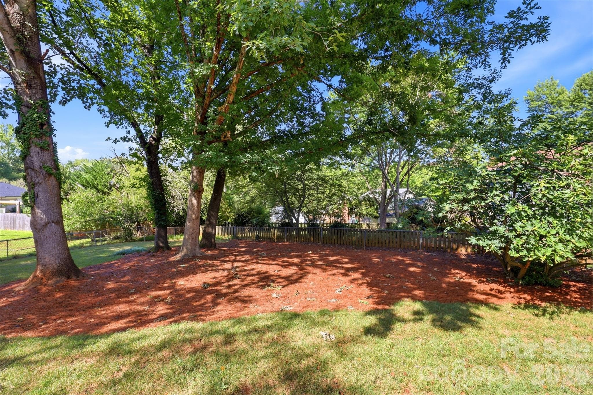 Single Family Residence at 8115 Knollbrook Drive, Charlotte, photo 37 of 46