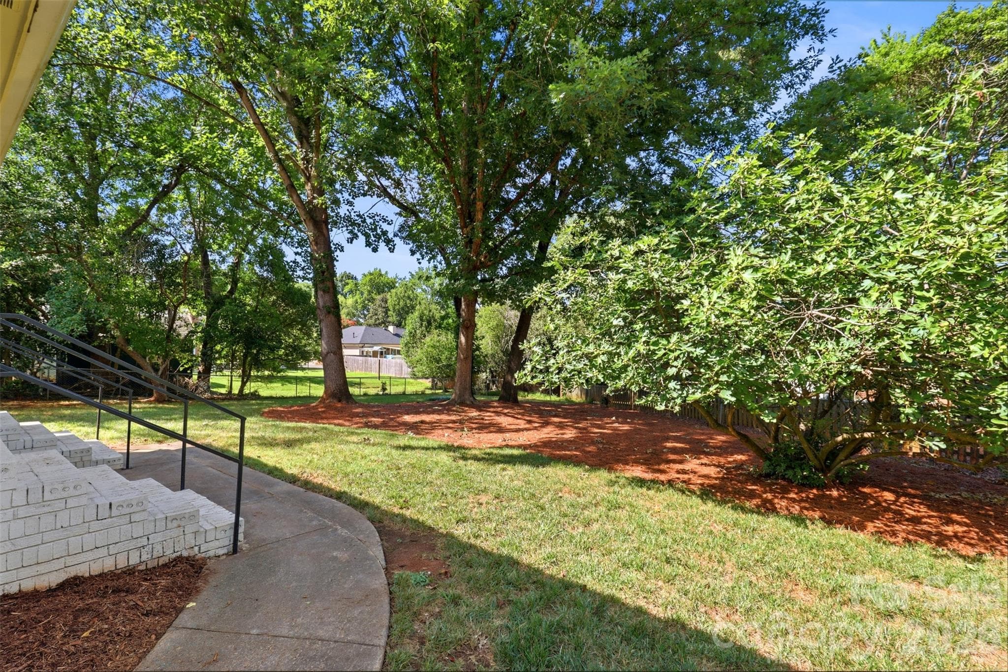 Single Family Residence at 8115 Knollbrook Drive, Charlotte, photo 38 of 46