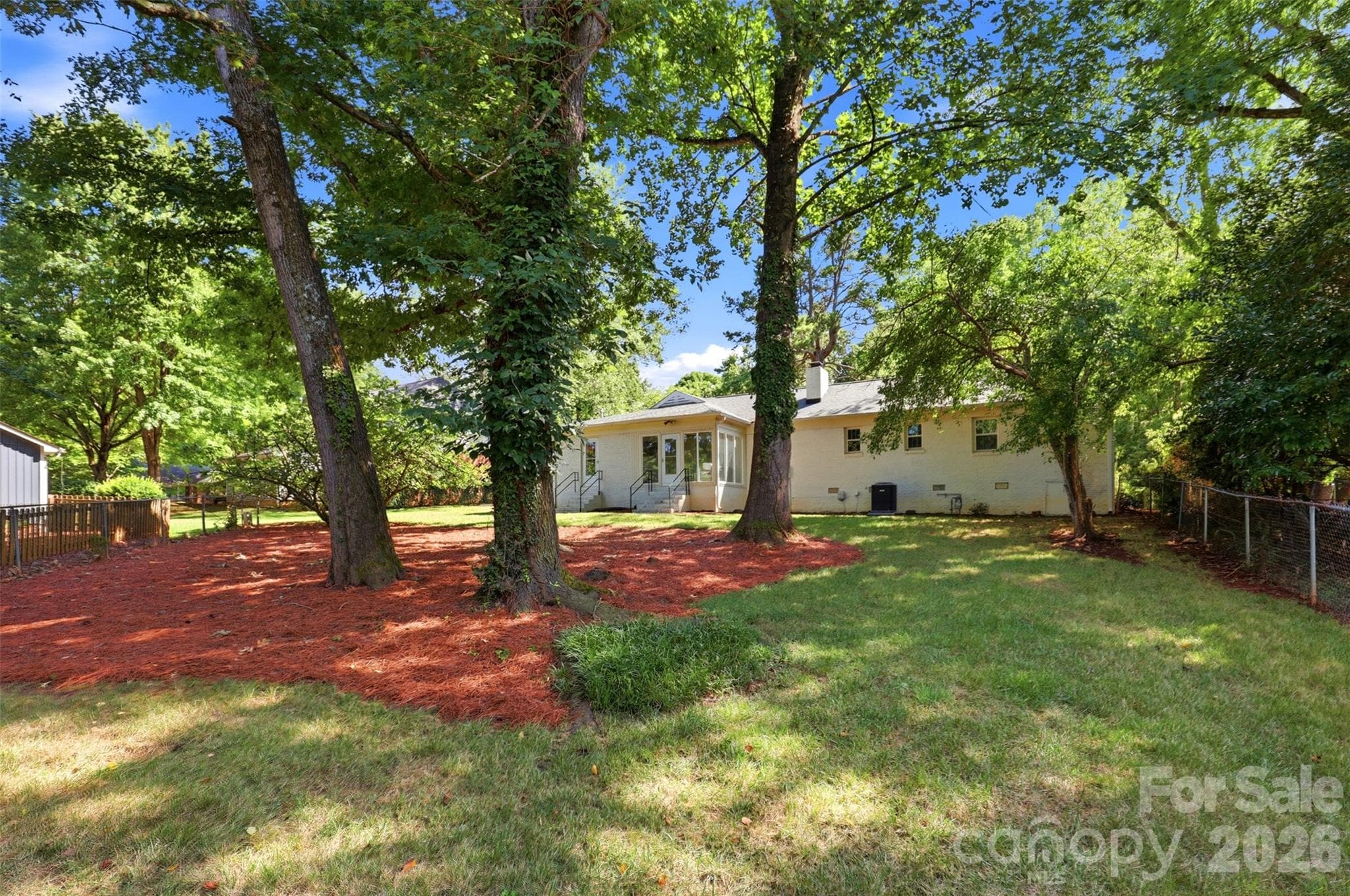 Single Family Residence at 8115 Knollbrook Drive, Charlotte, photo 40 of 46