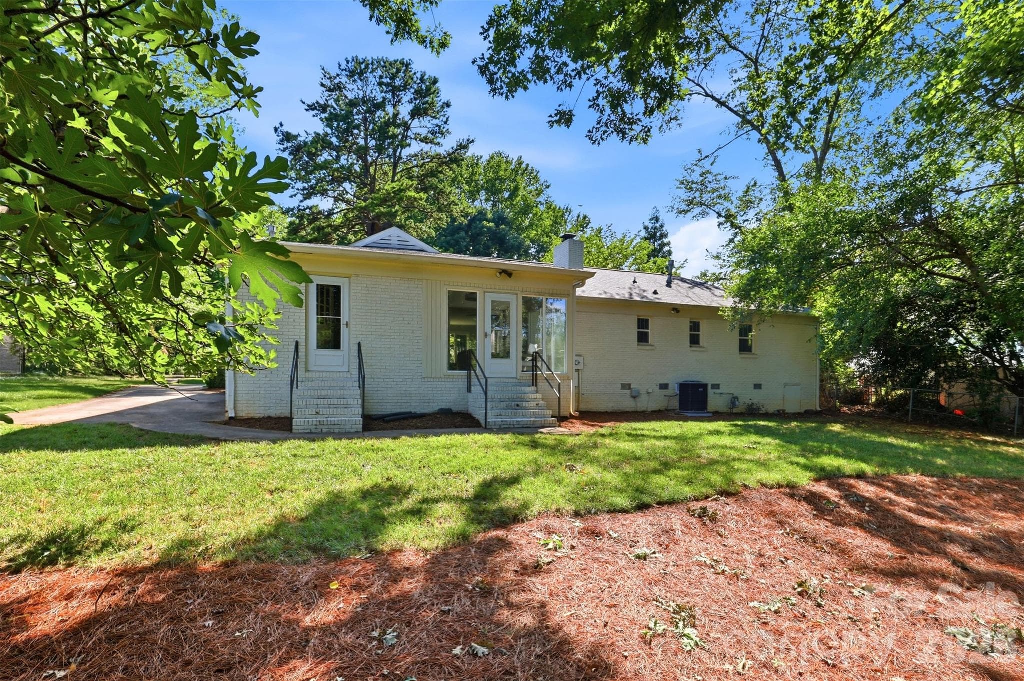 Single Family Residence at 8115 Knollbrook Drive, Charlotte, photo 42 of 46
