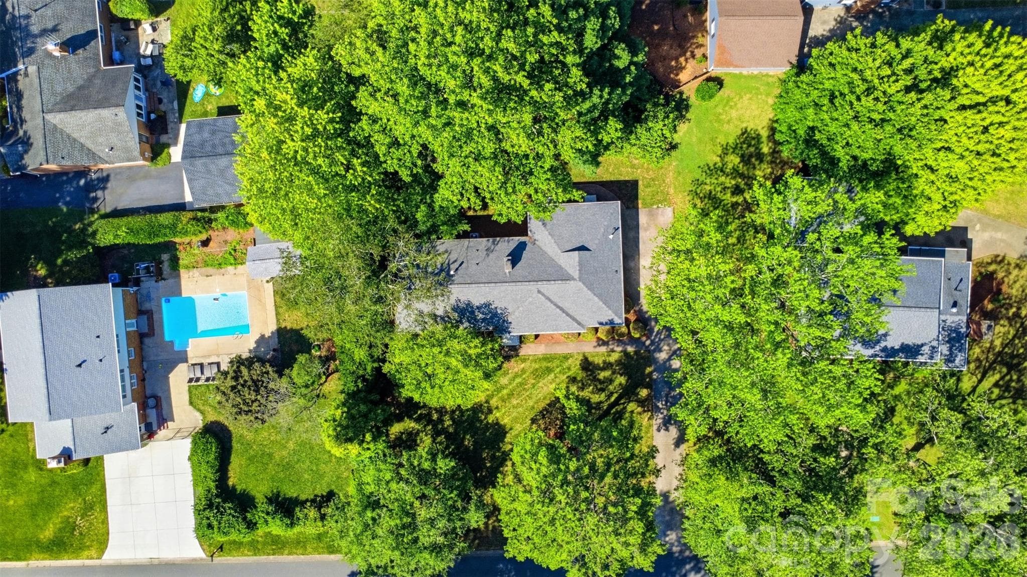 Single Family Residence at 8115 Knollbrook Drive, Charlotte, photo 45 of 46