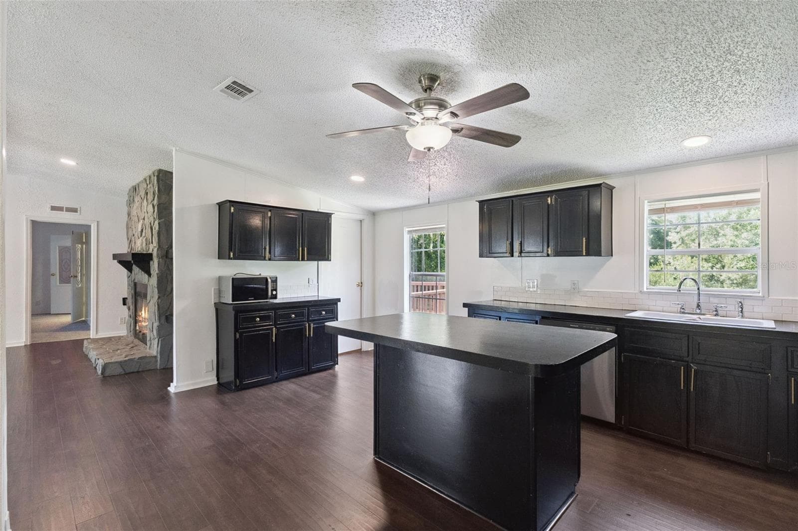 Kitchen - 129 PATRICIAN PL, SATSUMA