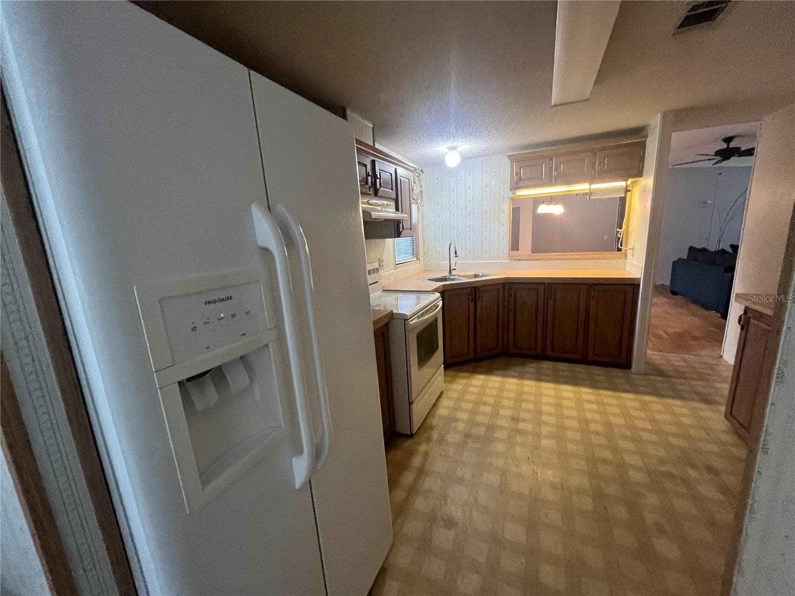 Kitchen - 4010 GLEN RD, LAKELAND