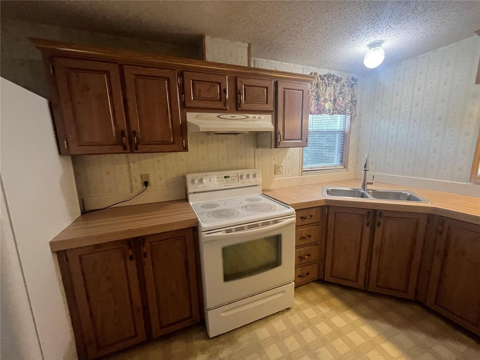 Manufactured Home at 4010 GLEN RD, LAKELAND, photo 15 of 66