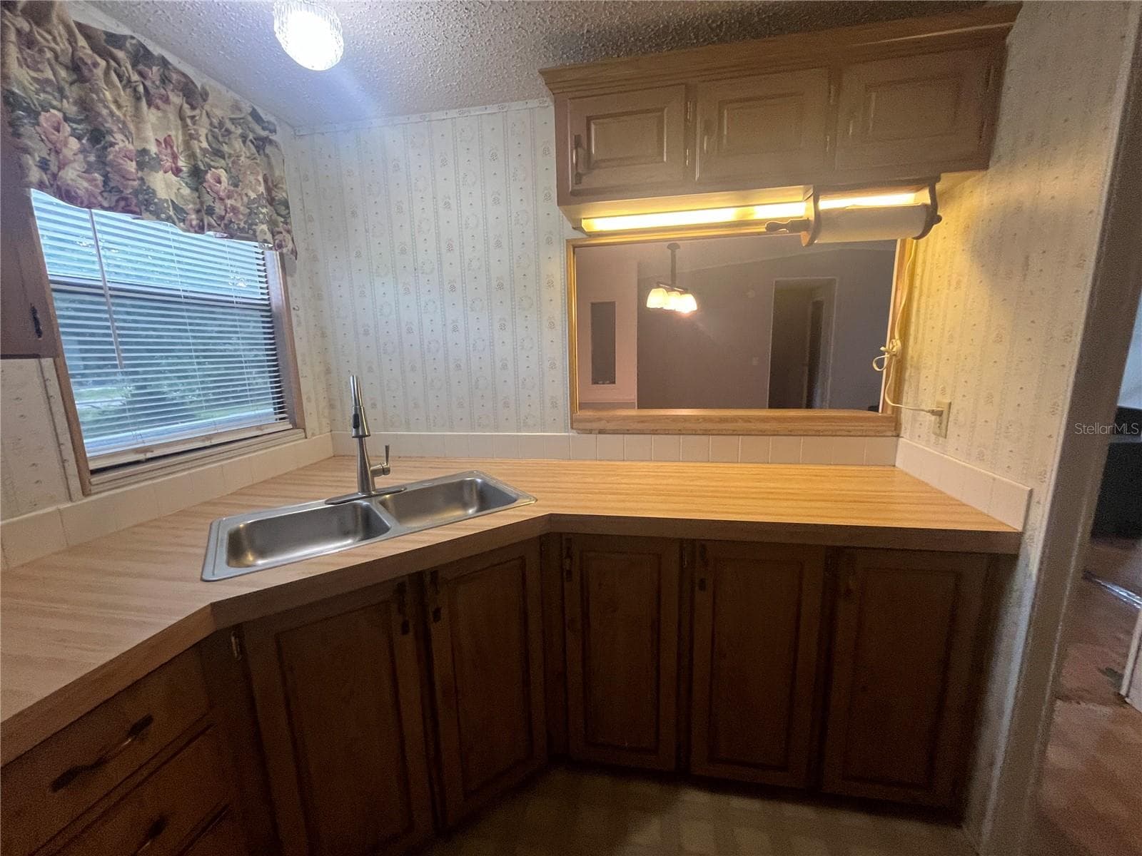 Manufactured Home at 4010 GLEN RD, LAKELAND, photo 16 of 66