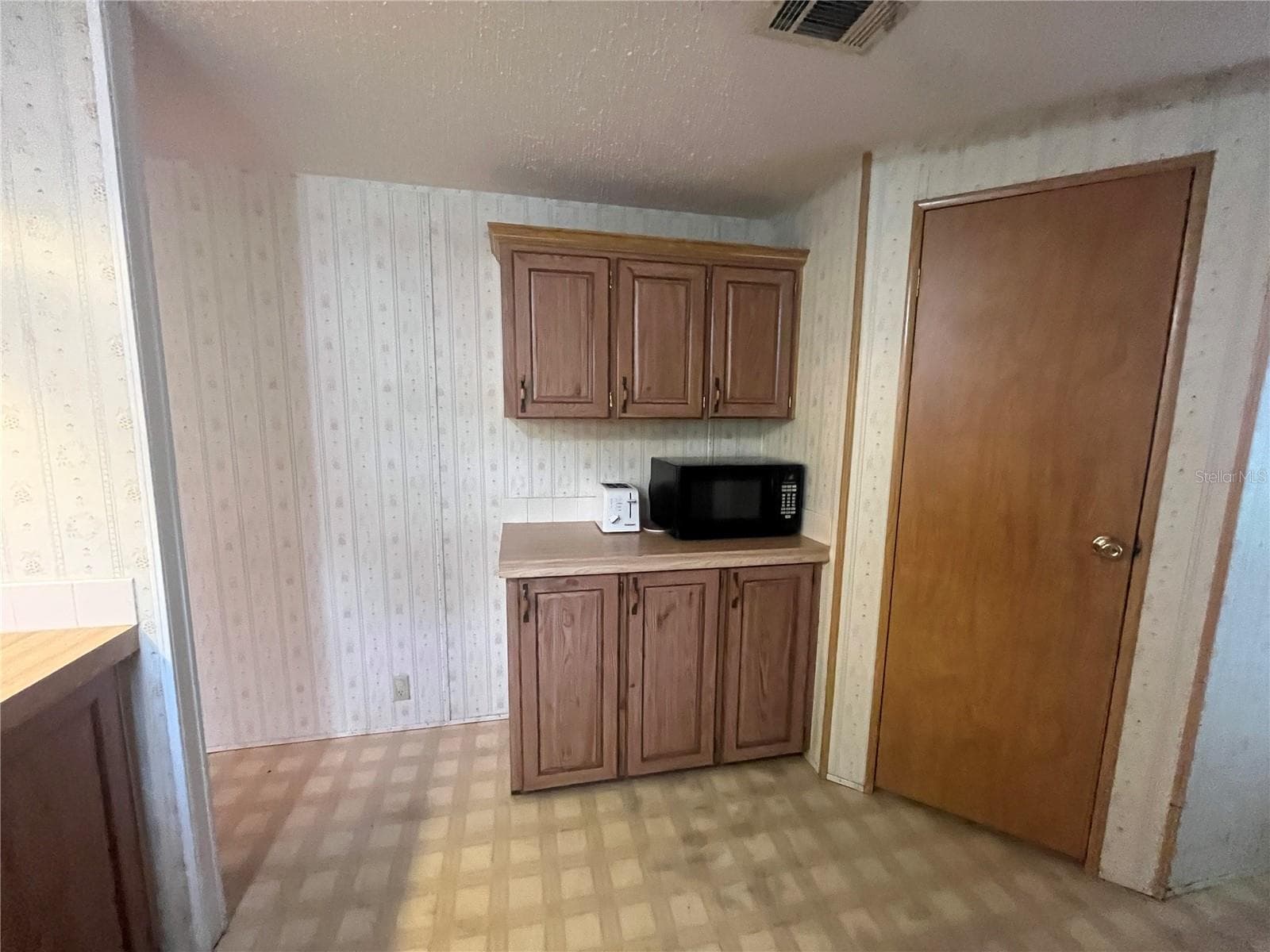 Manufactured Home at 4010 GLEN RD, LAKELAND, photo 17 of 66