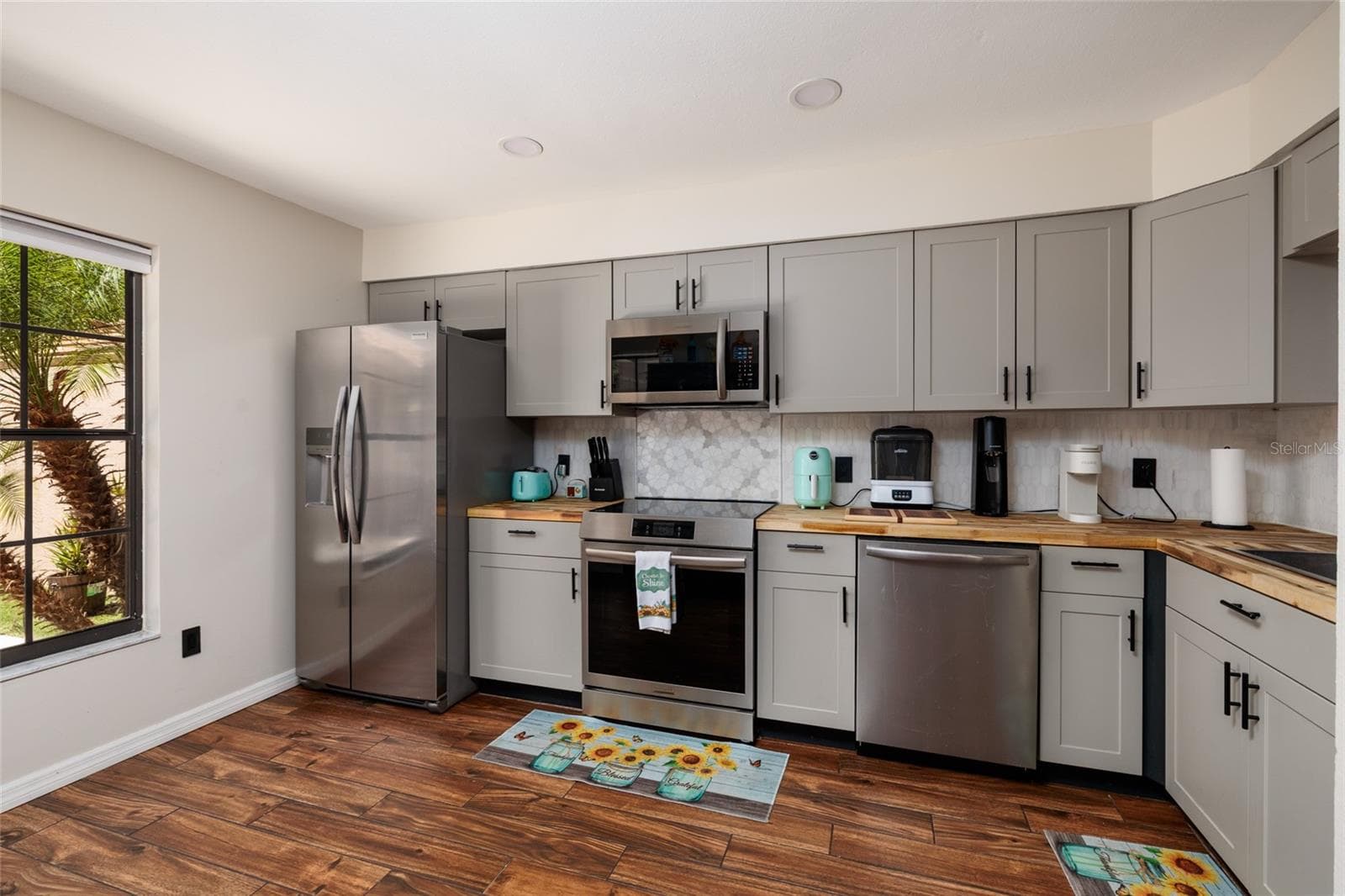 kitchen - 17557 FAIRMEADOW DR, TAMPA