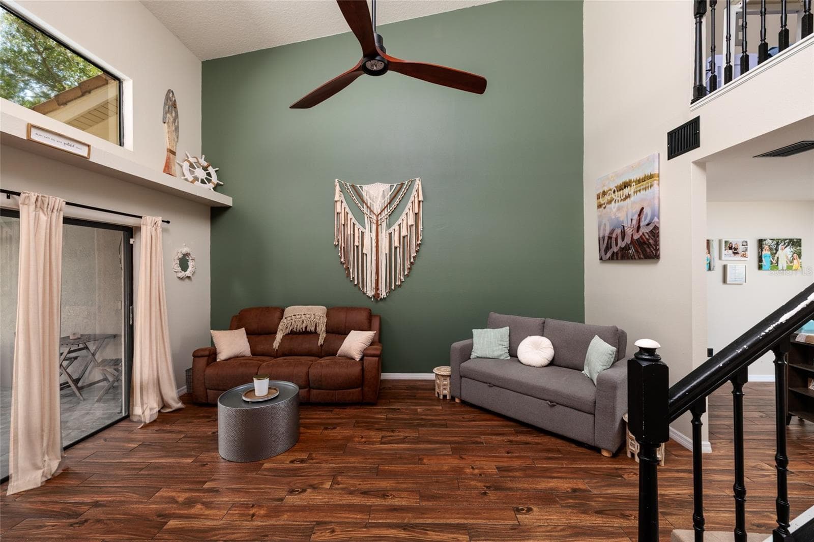 living room with sliding glass doors to screened in porch - 17557 FAIRMEADOW DR, TAMPA
