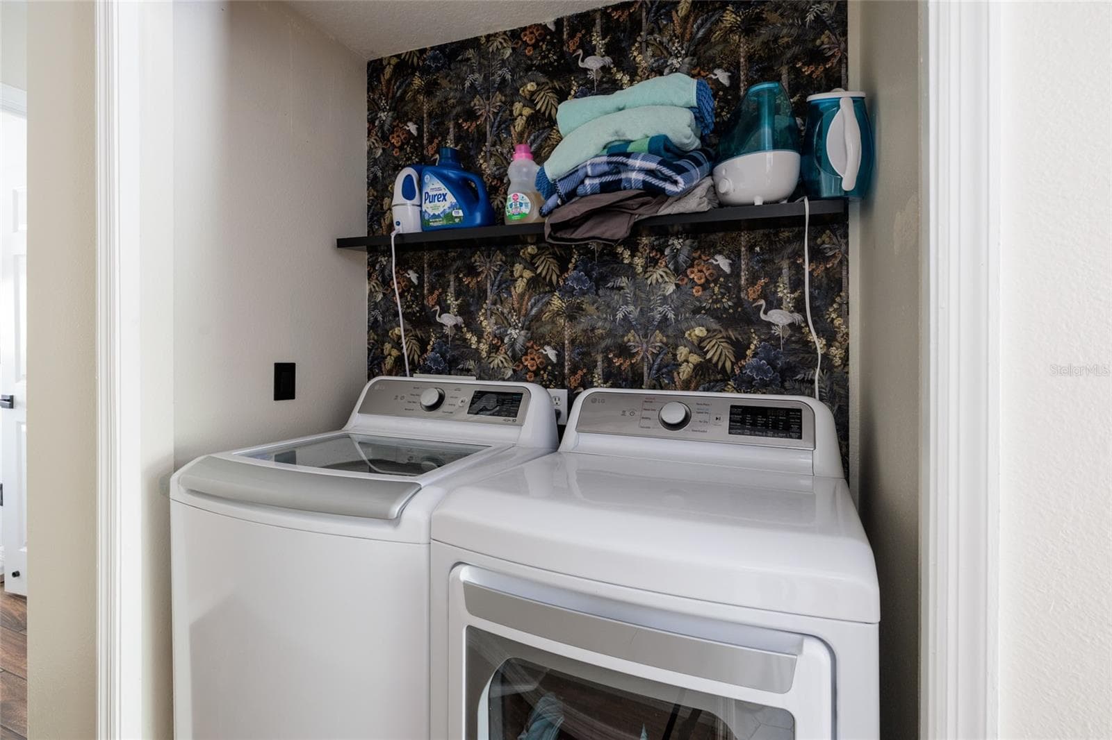 washer/dryer - 17557 FAIRMEADOW DR, TAMPA