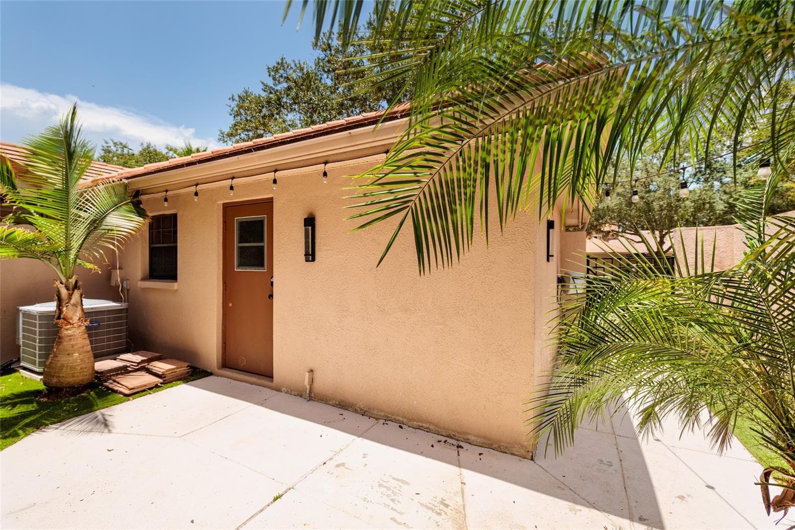 back entrance to patio through kitchen - 17557 FAIRMEADOW DR, TAMPA