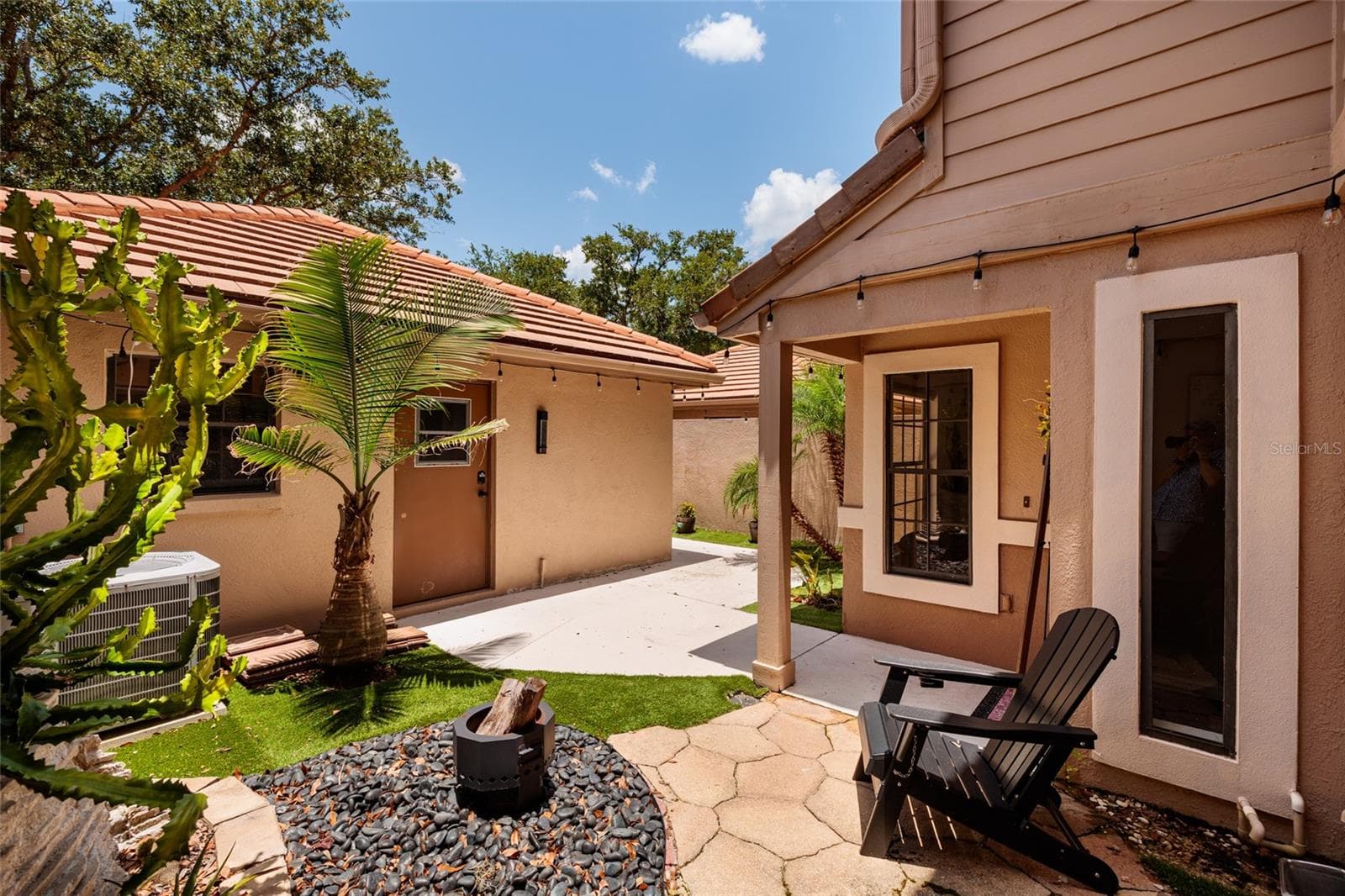 side with patio - 17557 FAIRMEADOW DR, TAMPA