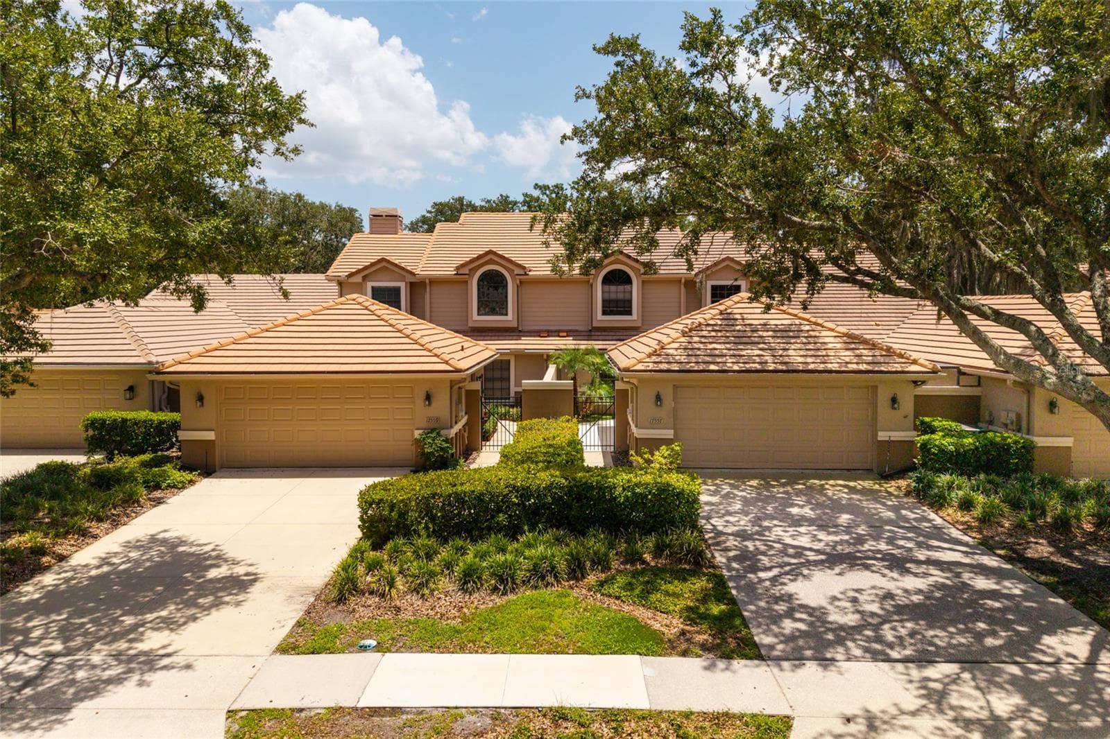 Front of unit - 17557 FAIRMEADOW DR, TAMPA