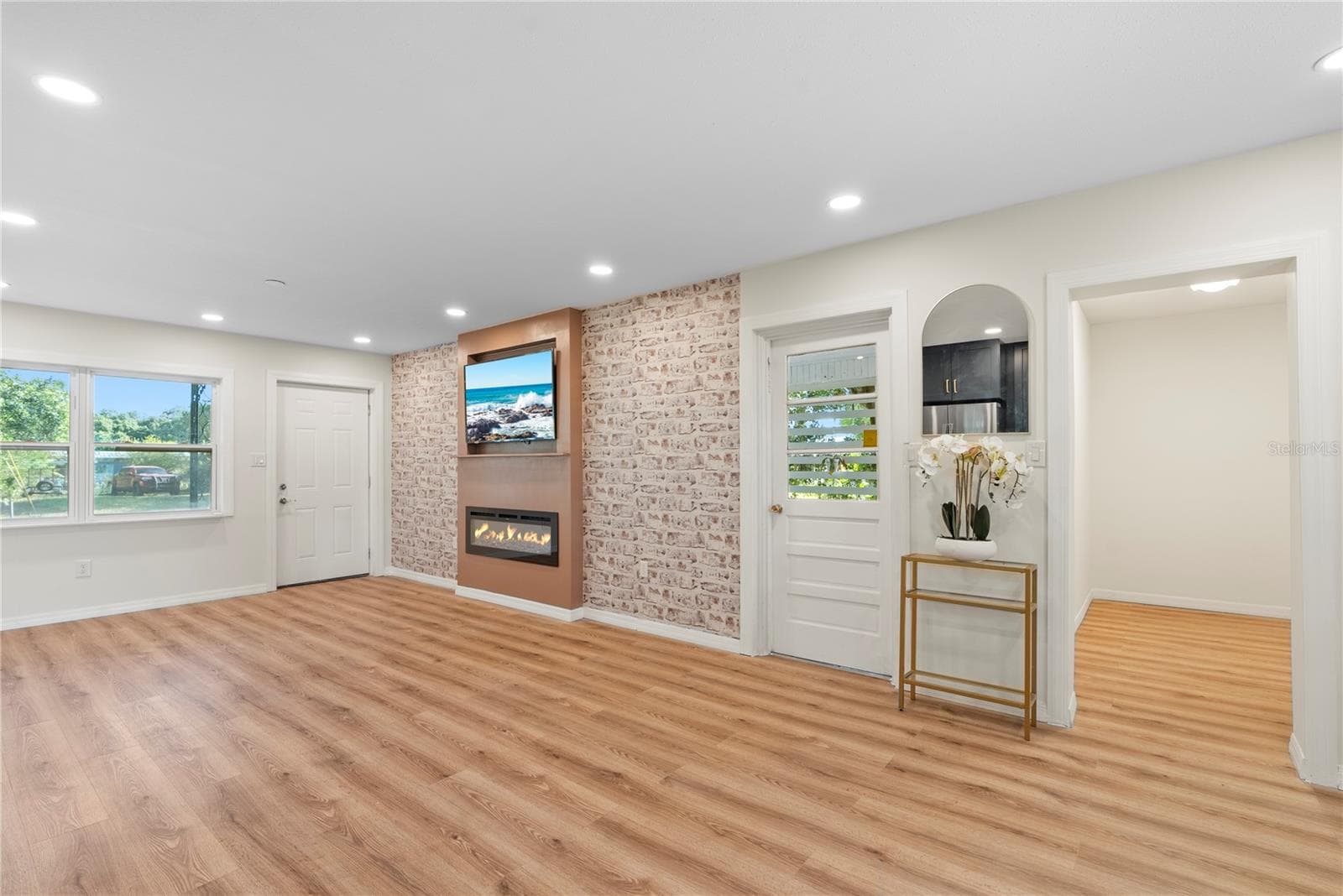 Single Family Residence at 607 WALNUT DR, FORT MEADE, photo 5 of 13