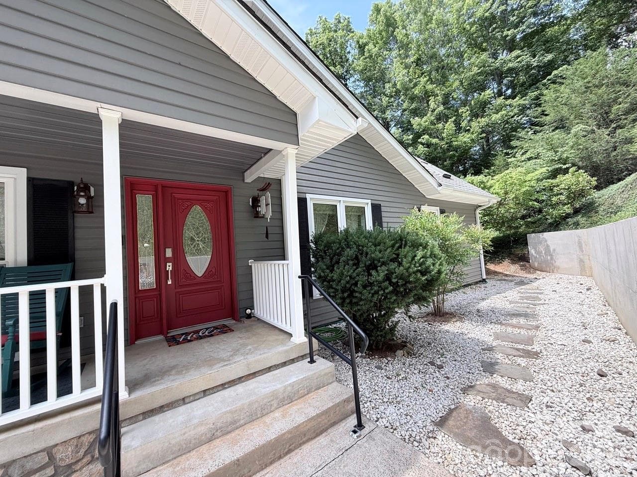 Single Family Residence at 153 Skyview Circle, Asheville, photo 4 of 34