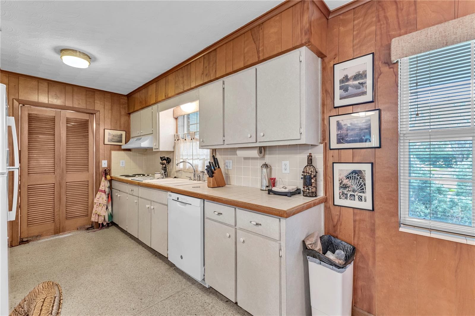 Kitchen - 1940 ALICE DR, ASTOR