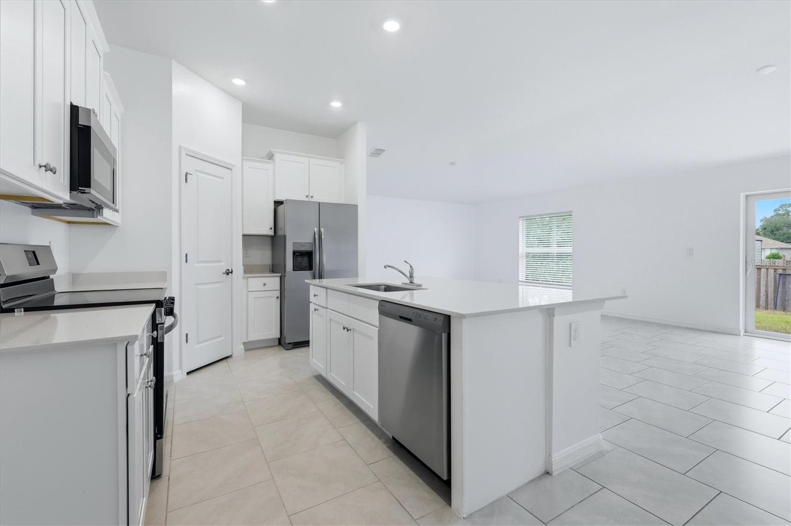 Kitchen - 1403 AKEN ST, PORT CHARLOTTE
