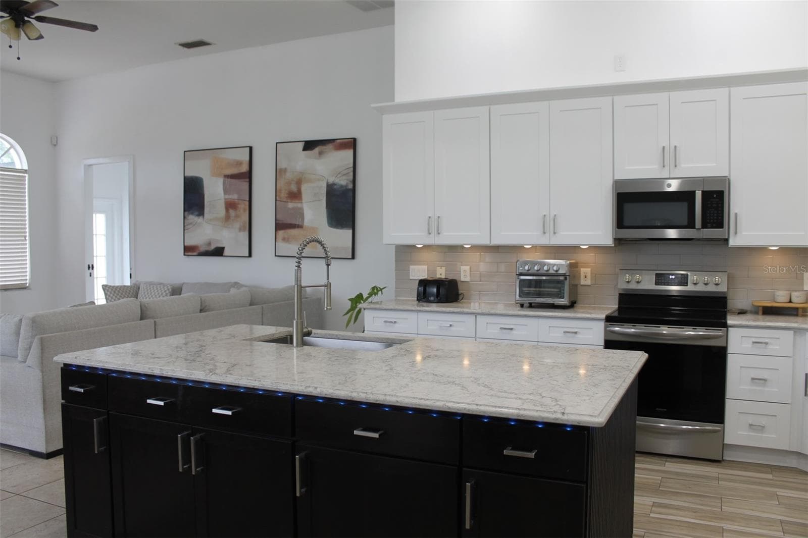 Single Family Residence at 4529 CAESAR AVE, ORLANDO, photo 12 of 56