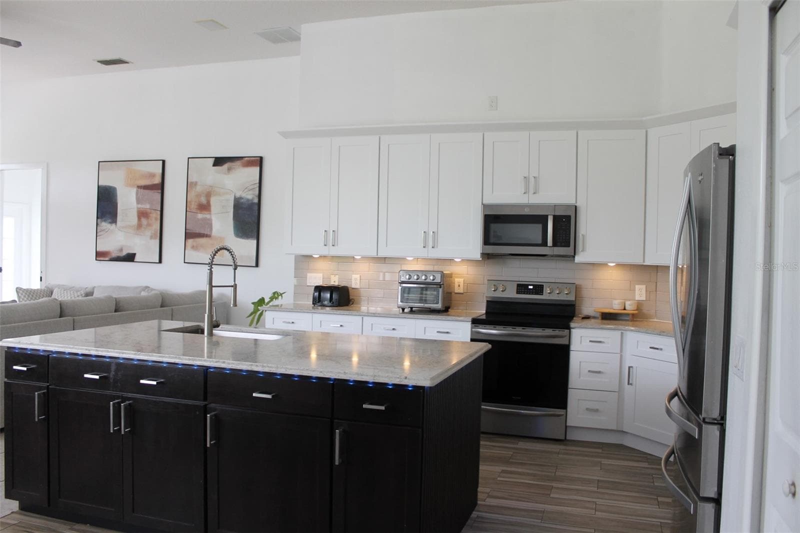 Single Family Residence at 4529 CAESAR AVE, ORLANDO, photo 16 of 56