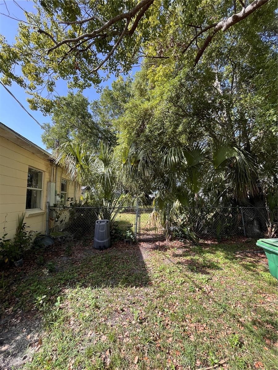 RIGHT of property - 3702 OHIO AVE, TAMPA