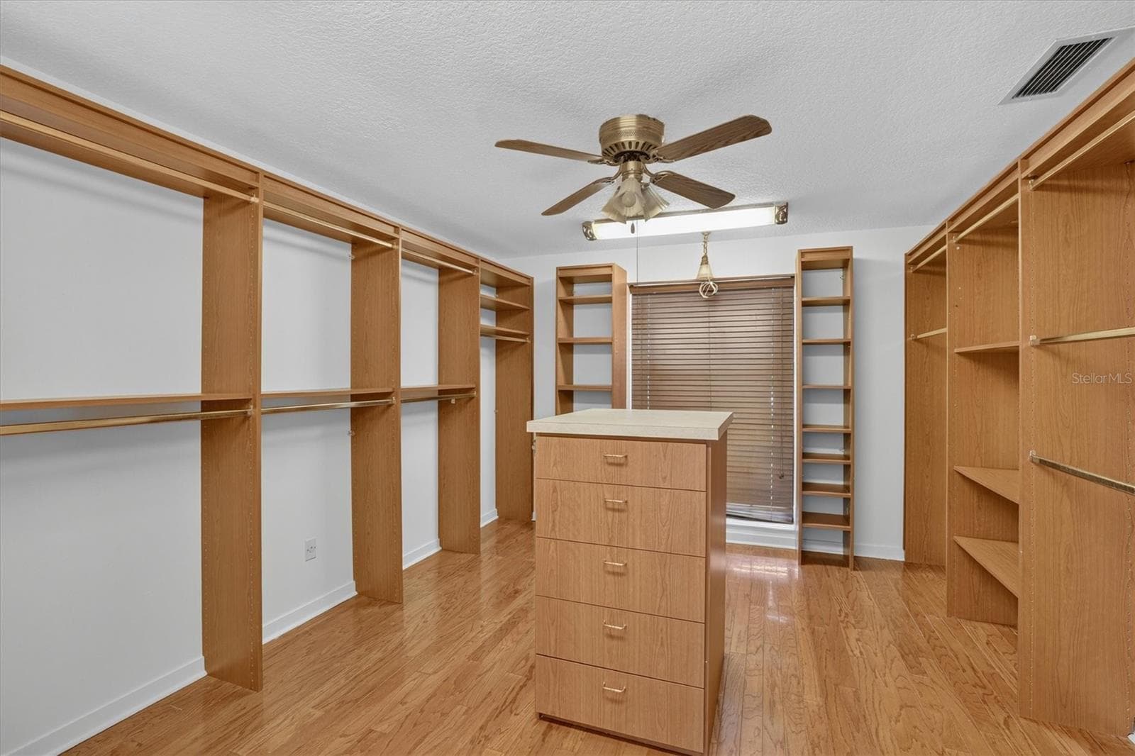 Primary closet - 306 OAK ESTATES DR, ORLANDO