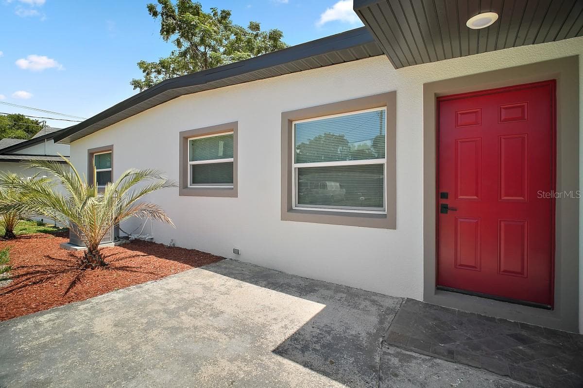 Single Family Residence at 1103 MALCOM RD, OCOEE, photo 2 of 16