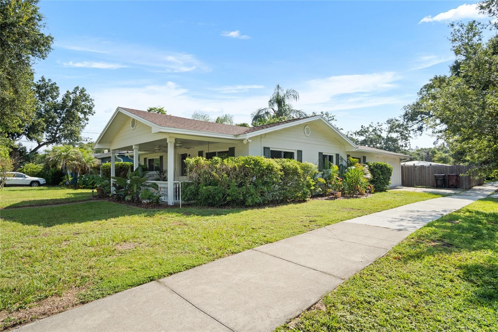 A corner lot with sidewalks is an added benefit to this home. - 501 MERIDALE AVE, ORLANDO